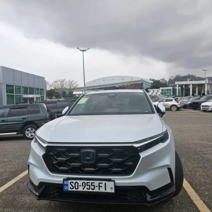 هوندا CR-V هايبرد للإيجار في باتومي