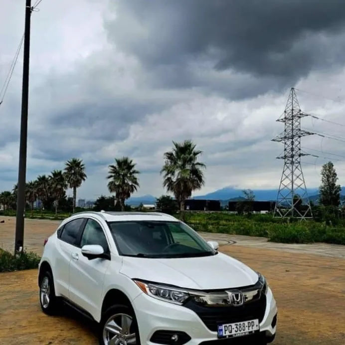 هوندا HR-V للإيجار في باتومي